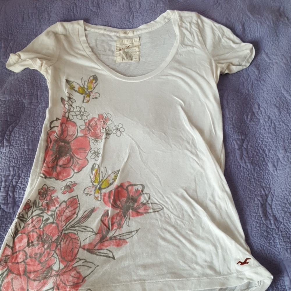 White Hollister tee with floral pattern